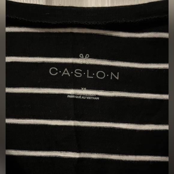 Caslon Black White Julia Stripe Rounded V-Neck T-Shirt NWT Size XS - Picture 5 of 6